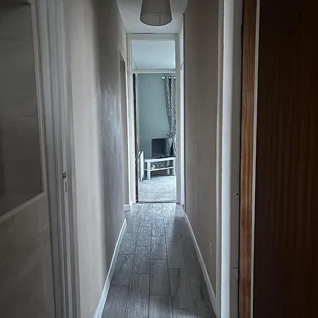 Semi-detached Old Style One Bedroom * Rivory