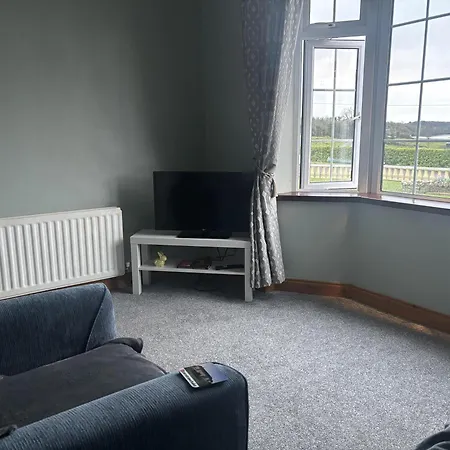 Semi-detached Old Style One Bedroom Appartement Rivory